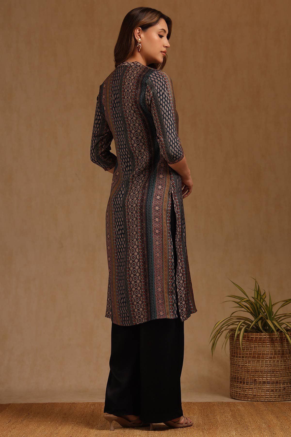 Teal Muslin Ethnic Motifs Kurta - Image 5